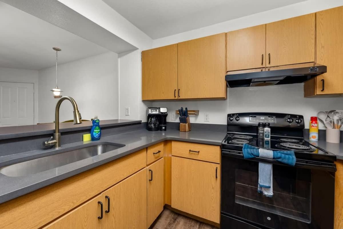 5 Mi To Busch Gardens + 2 Mi To Usf + Pool + Gym Apartment *