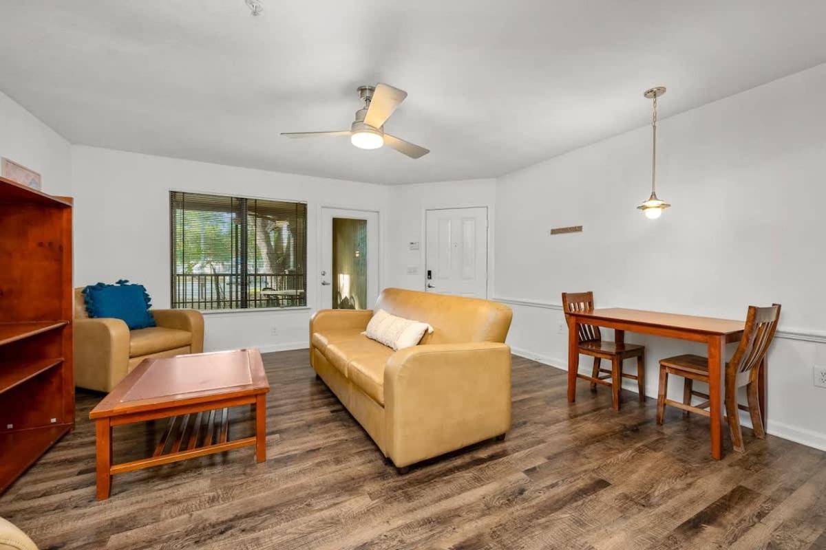 5 Mi To Busch Gardens + 2 Mi To Usf + Pool + Gym Apartment Tampa