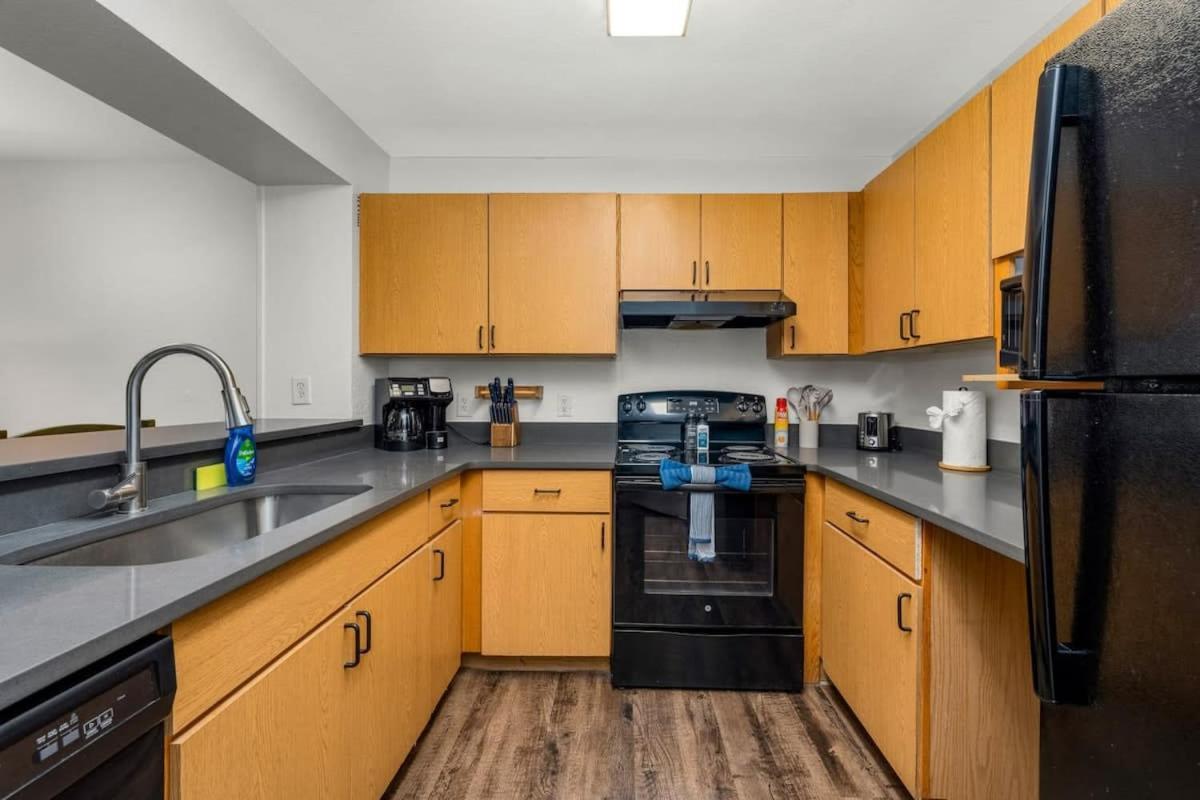 5 Mi To Busch Gardens + 2 Mi To Usf + Pool + Gym Apartment Tampa