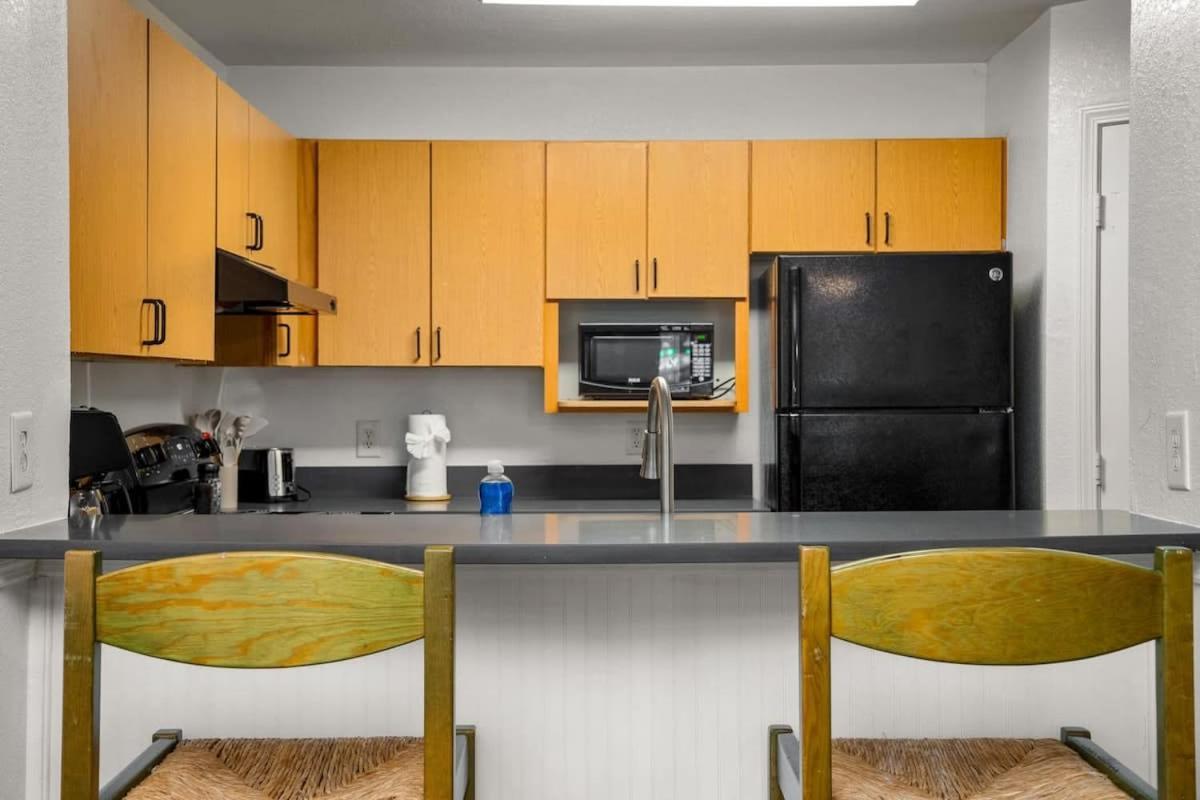 Apartment 5 Mi To Busch Gardens + 2 Mi To Usf + Pool + Gym *