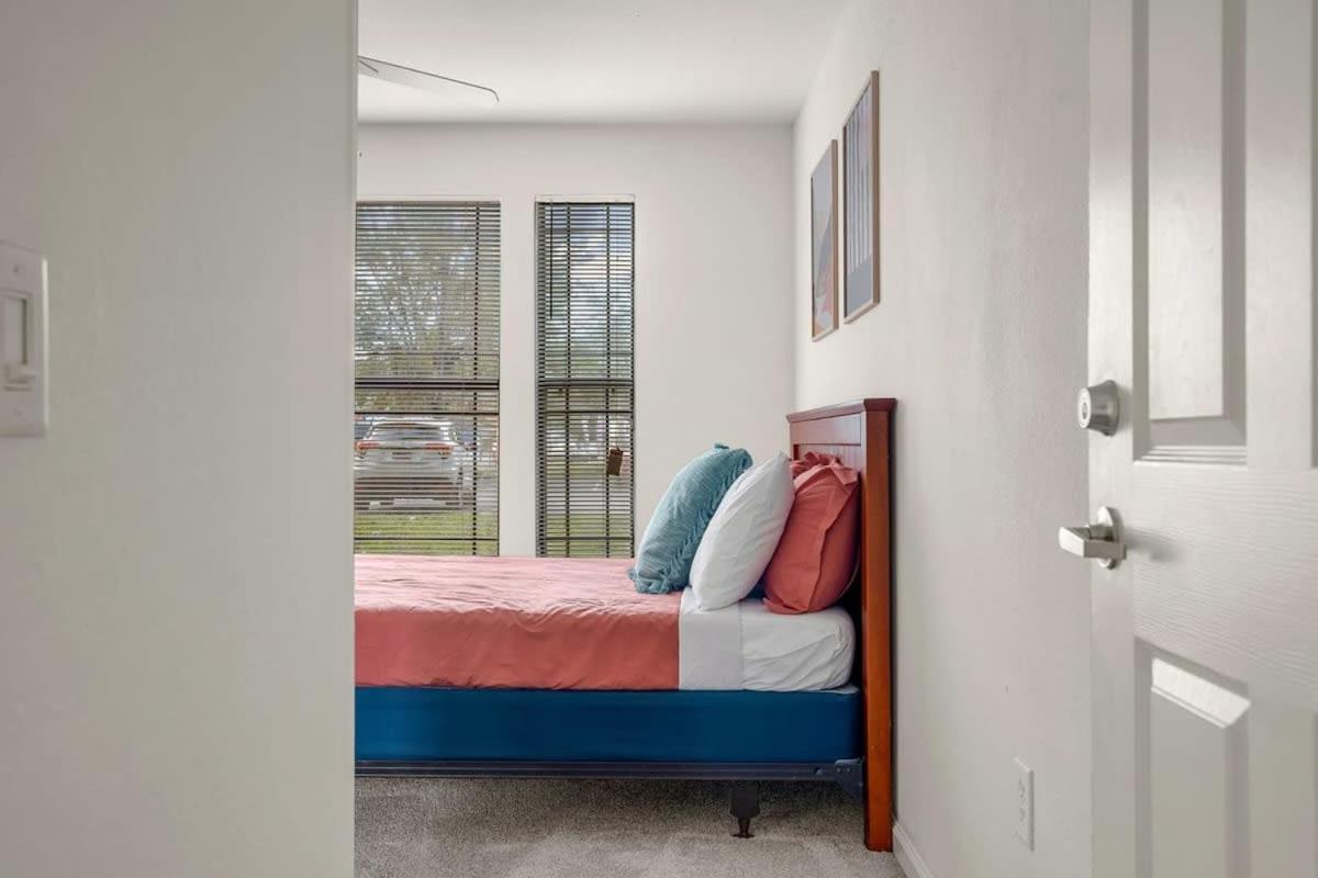 Apartment 5 Mi To Busch Gardens + 2 Mi To Usf + Pool + Gym Tampa