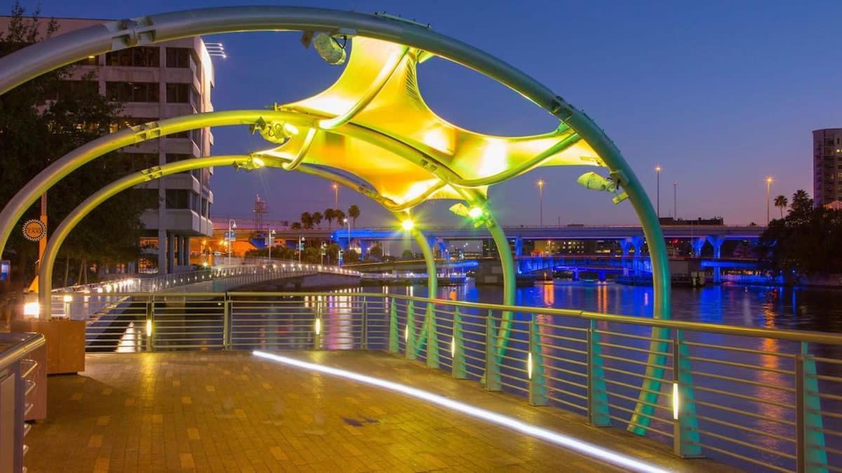 5 Mi To Busch Gardens + 2 Mi To Usf + Pool + Gym * Tampa