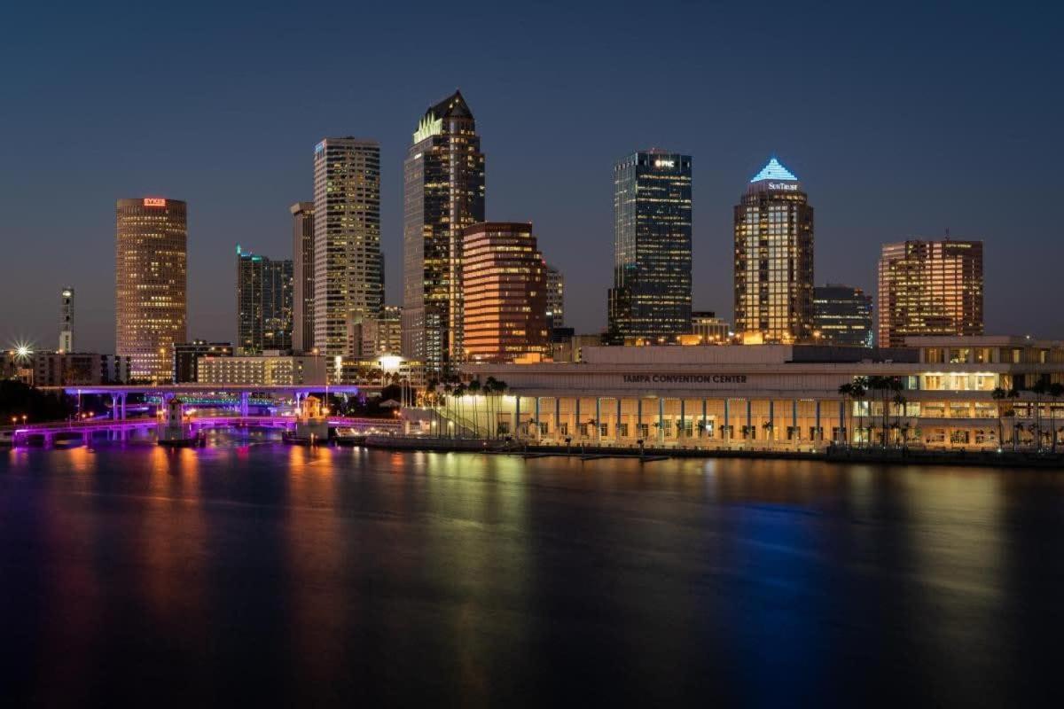 Apartment 5 Mi To Busch Gardens + 2 Mi To Usf + Pool + Gym *