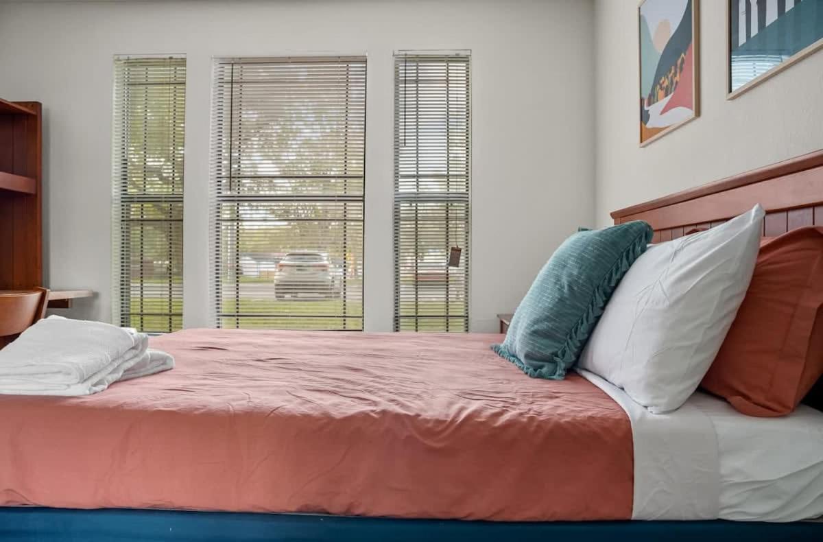 Apartment 5 Mi To Busch Gardens + 2 Mi To Usf + Pool + Gym Tampa